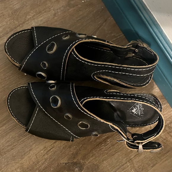 Low rule Sarah Slingback Black Fluevog Sandals size 8 - Picture 4 of 5